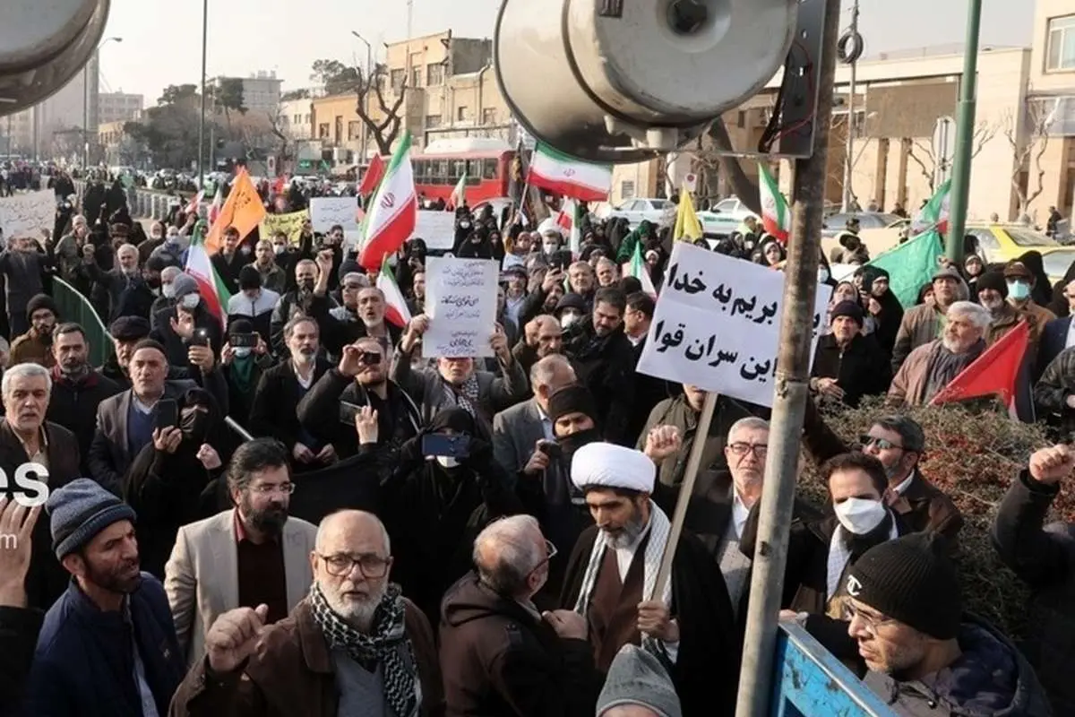 هشدار معنادار به سوپرانقلابیها؛ شبهبلاگرهای سیاسی خواهند شنید؟!