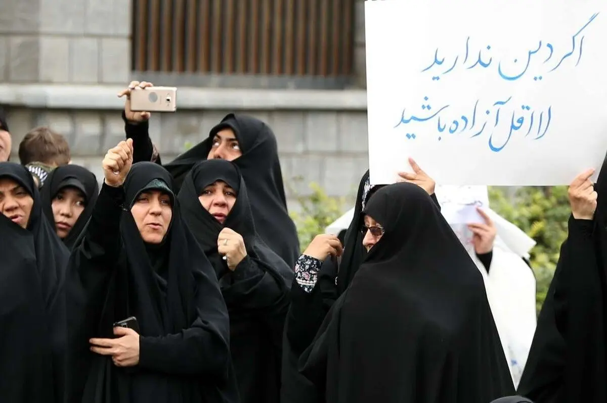 تعداد عجیب تجمع‌کنندگان مدافع قانون حجاب به روایت یک نماینده؛ مثل کارتن خواب‌ها آمده بودند
