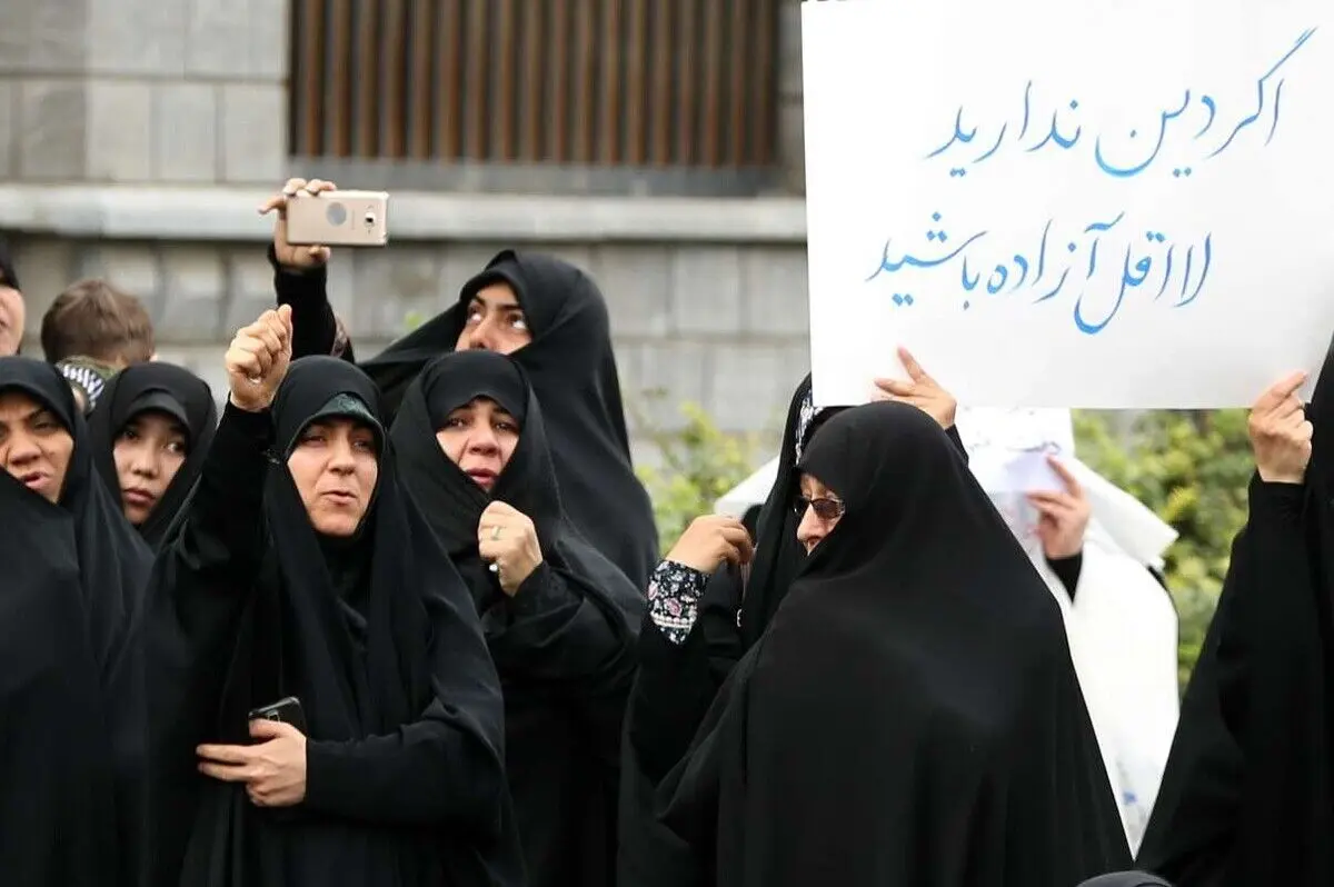 تعداد عجیب تجمع‌کنندگان مدافع قانون حجاب به روایت یک نماینده؛ مثل کارتن خواب‌ها آمده بودند