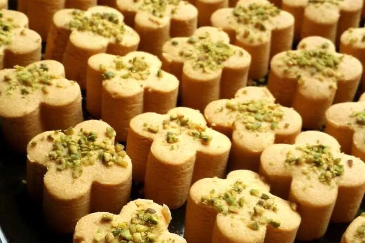 شیرینی پزی مخصوص عید ۱۴۰۴؛ طرز تهیه شیرینی نخودچی شکری