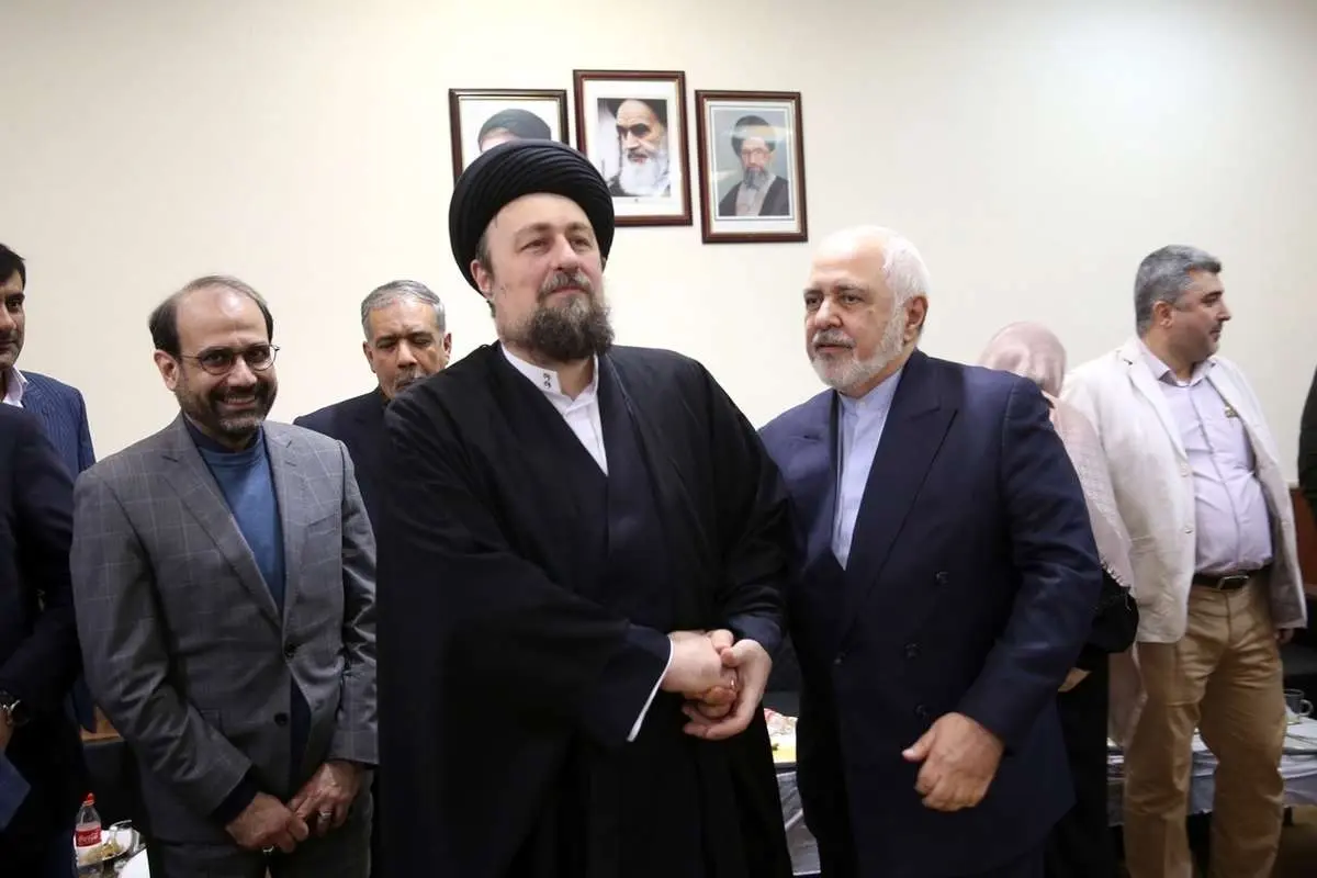 (تصاویر) دیدار ظریف و جمعی از معاونین با سید حسن خمینی