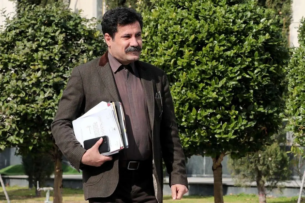 عبدالکریم حسینزاده: استیضاح همتی هیچ دردی از اقتصاد کشور دوا نخواهد کرد