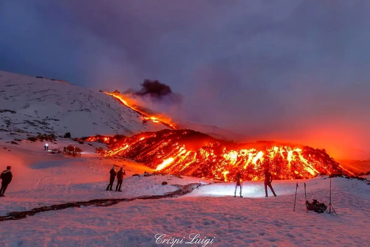 (ویدئو) گردشگران بی‌احتیاط در آتشفشان اتنا