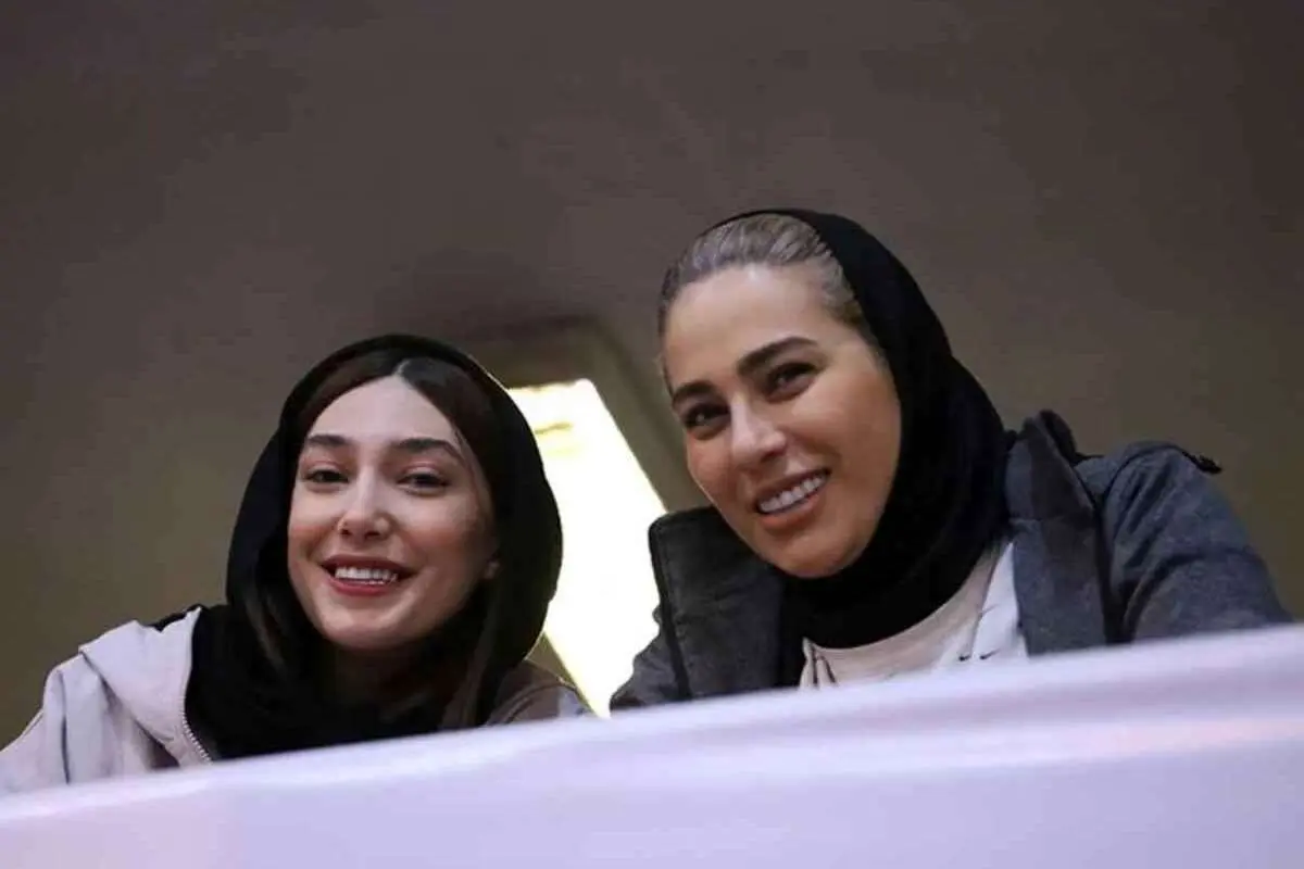 (عکس) شادی مبینا نعمتزاده در کنار ساعی و جام قهرمانی