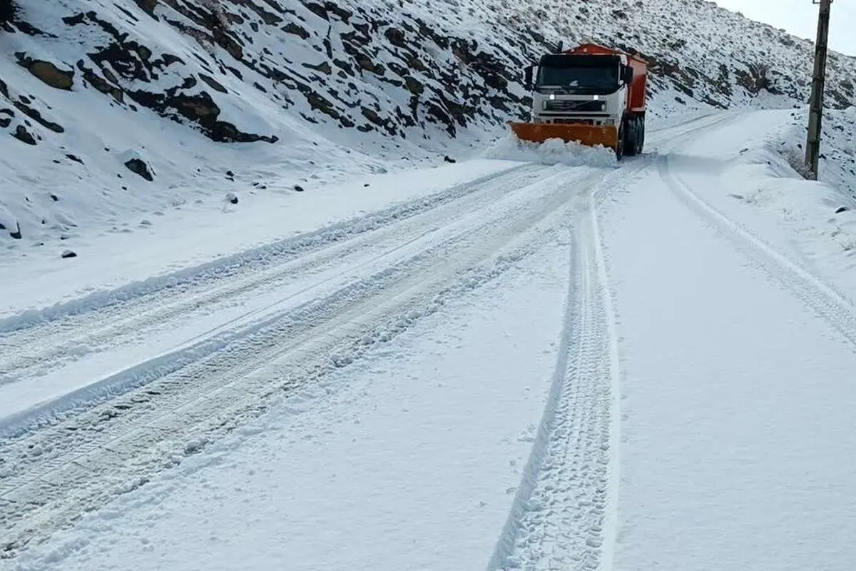 بارش برف سنگین در محورهای کوهستانی البرز