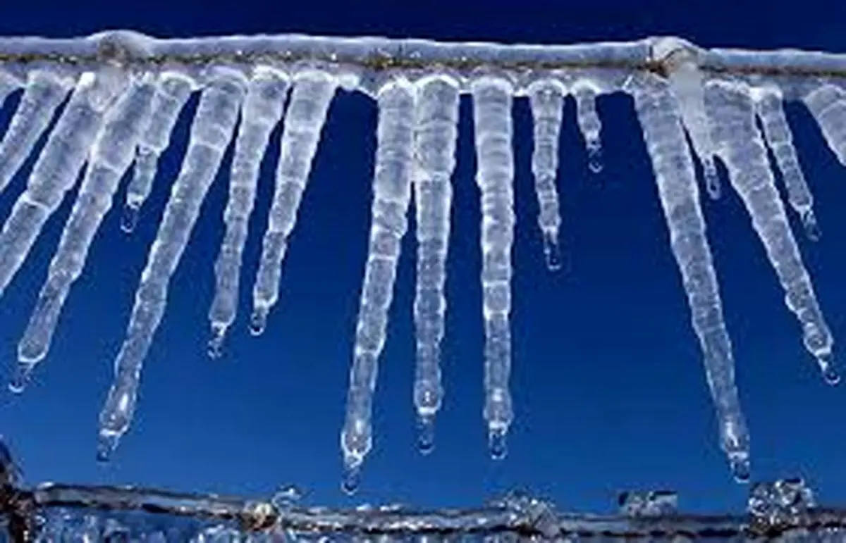 (نصویر) قندیل یخی ۶ متری در مرند