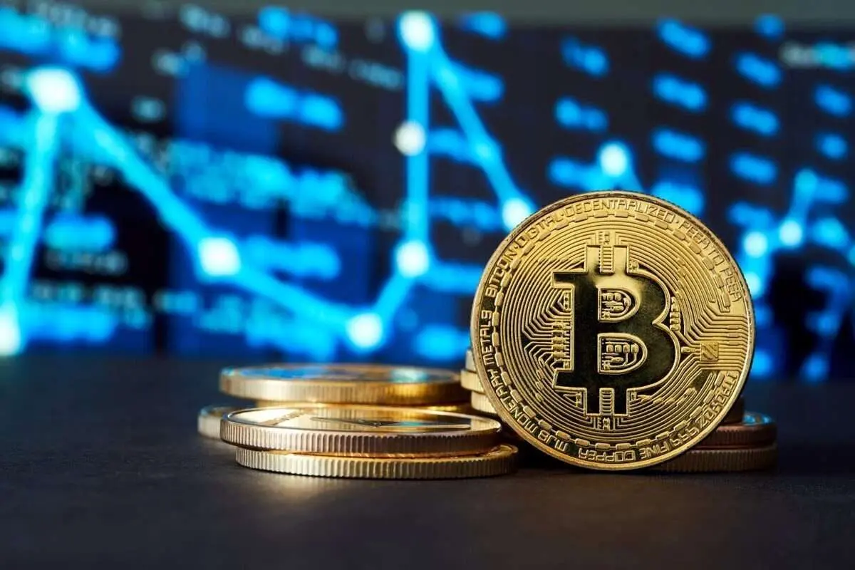 قیمت ارزهای دیجیتال امروز یکشنبه ۵ اسفند؛ بیتکوین درجا زد، اتریوم سبقت گرفت