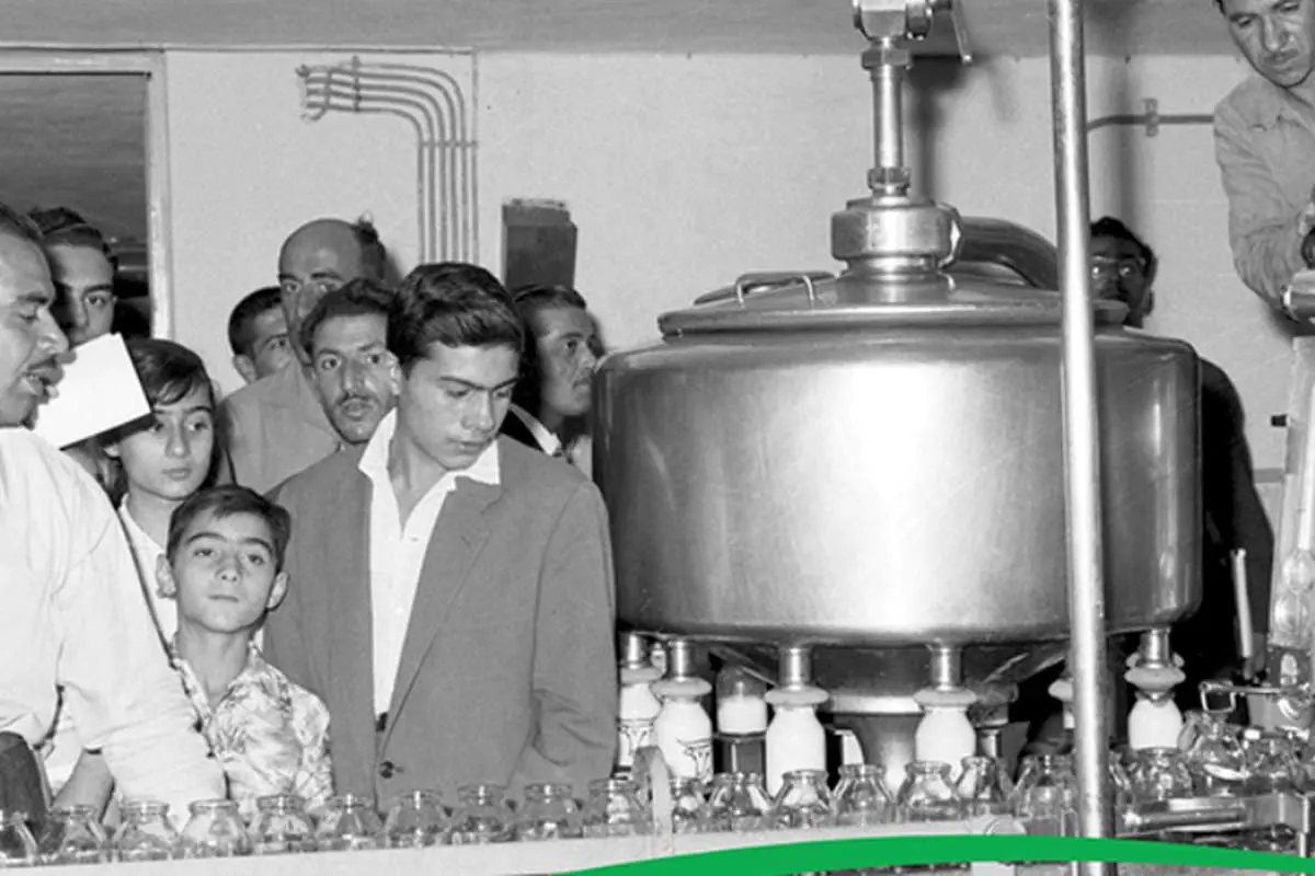 (عکس) افتتاح اولین کارخانه شیر پاستوریزه در ایران