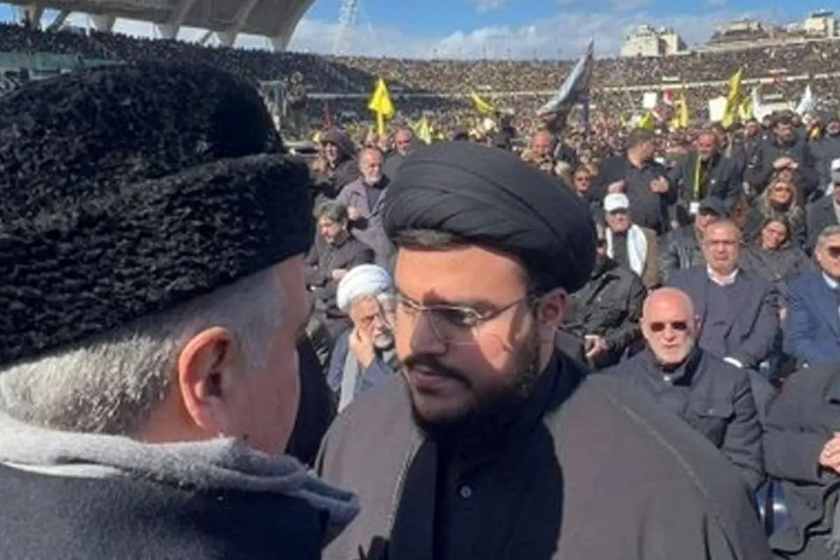(ویدئو) حضور دو پسر سیدحسن‌نصرالله در مراسم خاکسپاری پدرشان