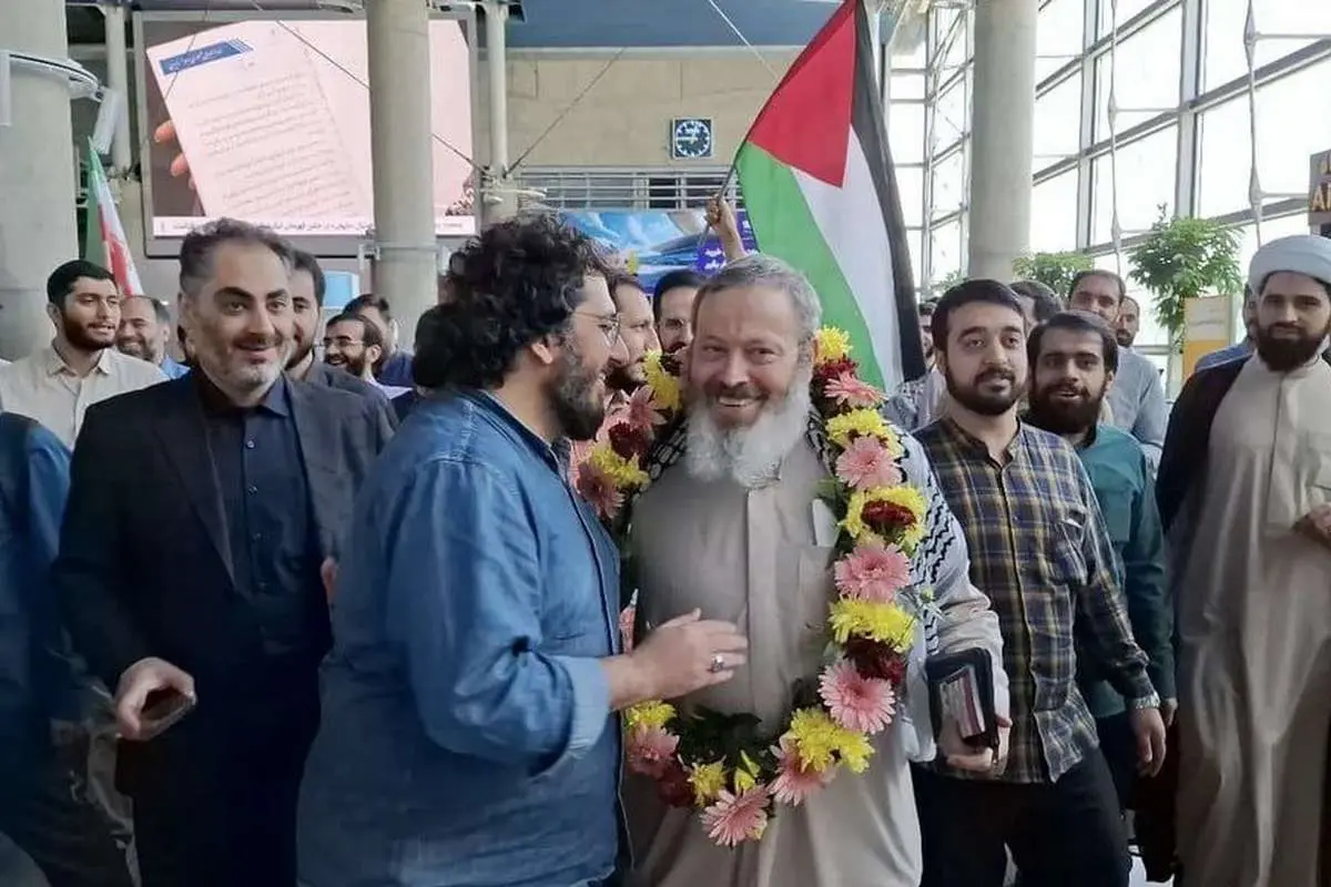 ستون طنز «عینک دودی»؛ ماجرای یکی از علما که بسیار متواضع بود!