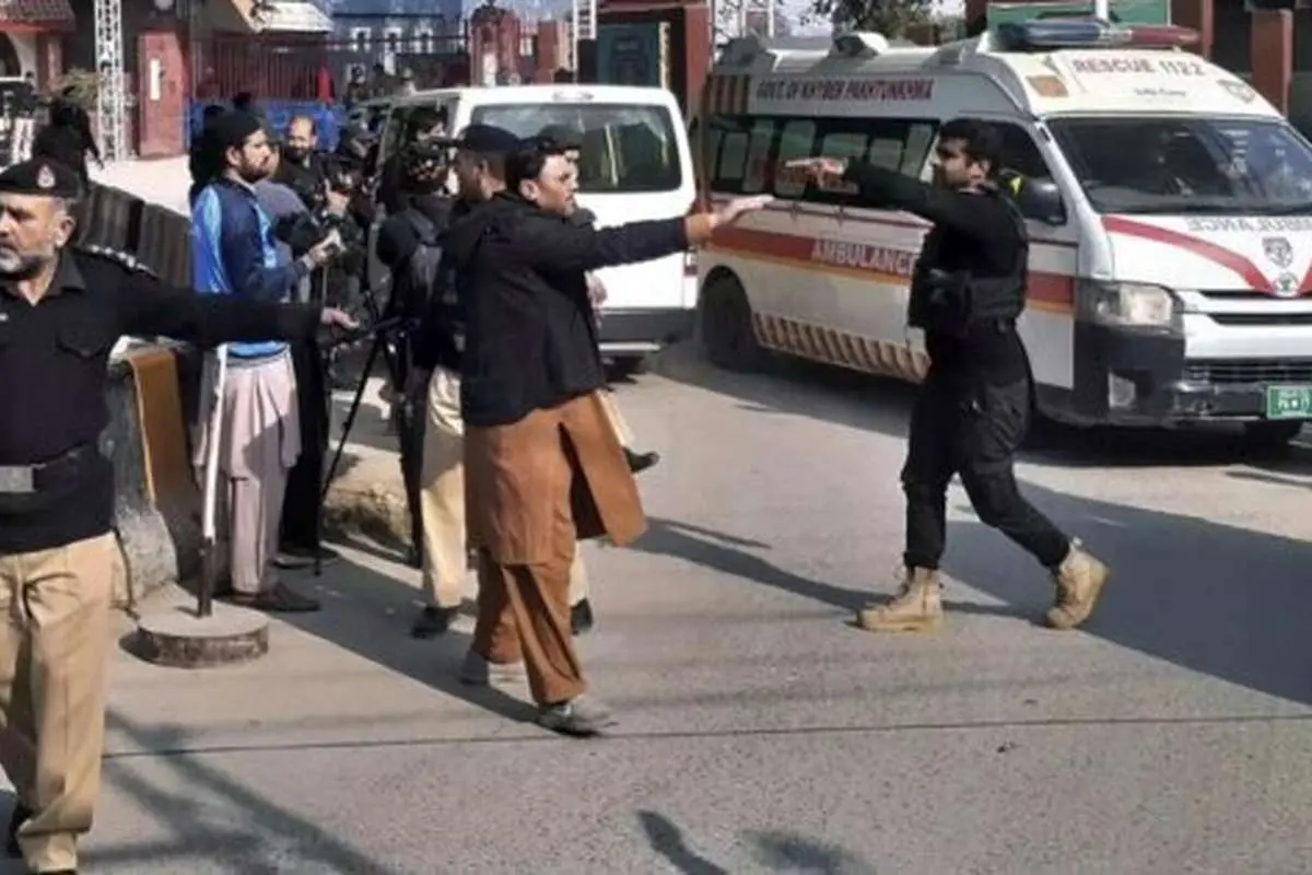 (ویدئو) انفجار در مسجدی در پاکستان با ۵ کشته و دهها زخمی