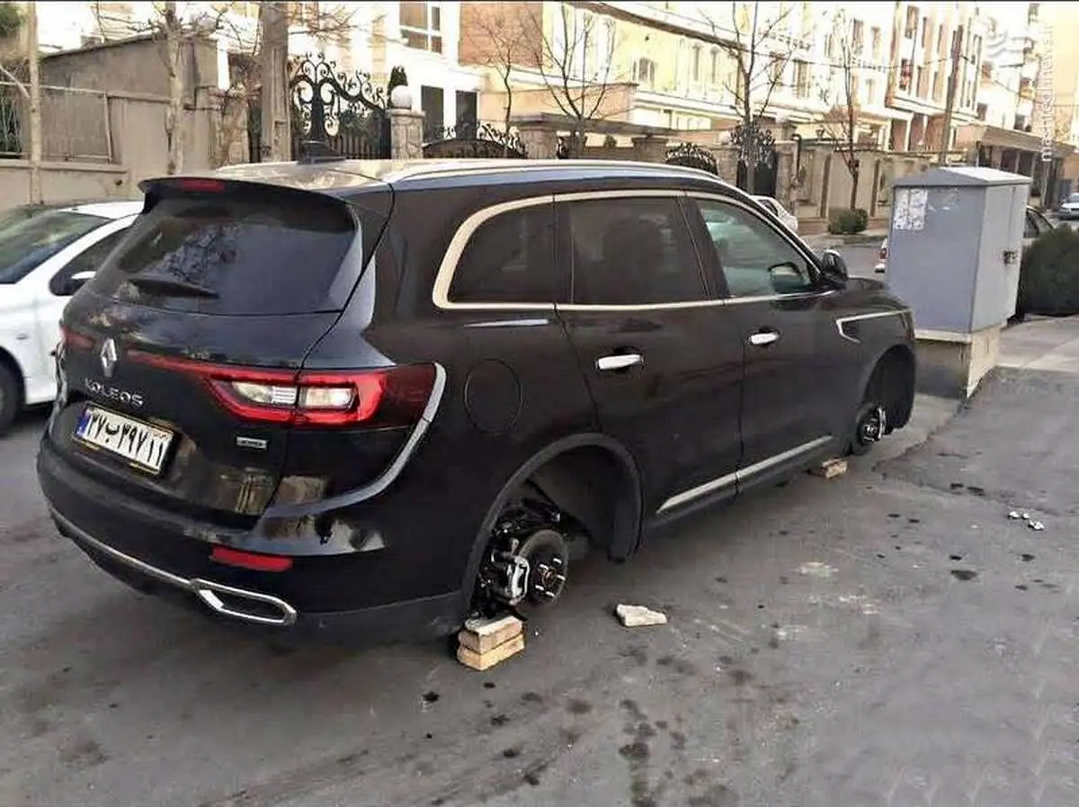 (ویدیو)  سرقت لاستیک خودرو در مرزداران در کمال آرامش!