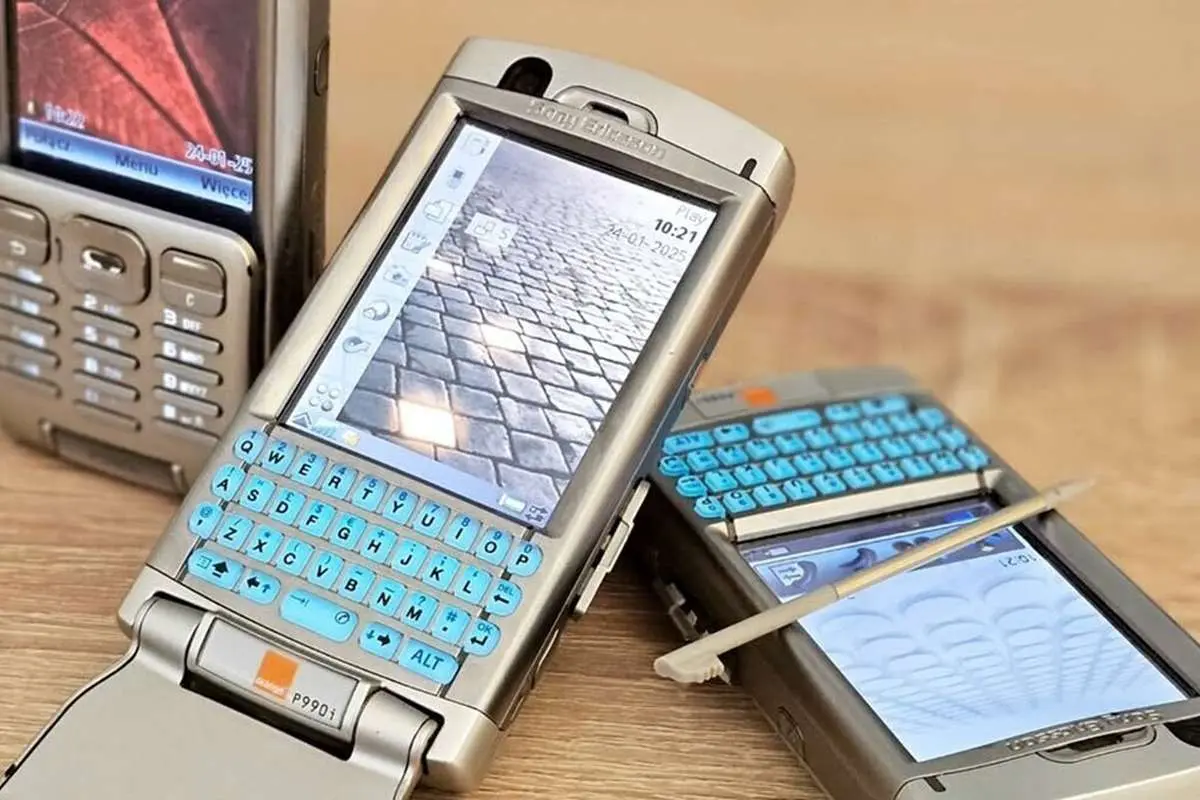 (عکس) سونی اریکسون P990i؛ زمانی خاص ترین گوشی بازار ایران بود