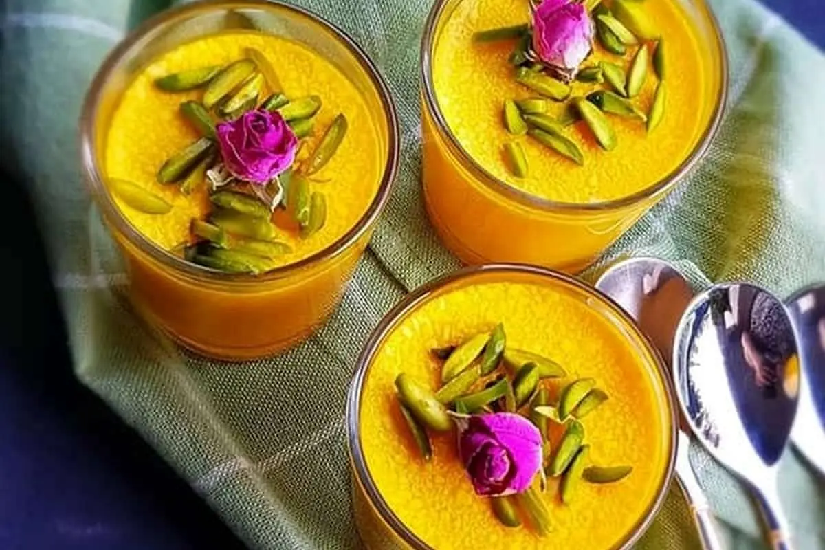 این دسر زعفرانی لطیف و خوشمزه را برای ماه رمضان درست کنید
