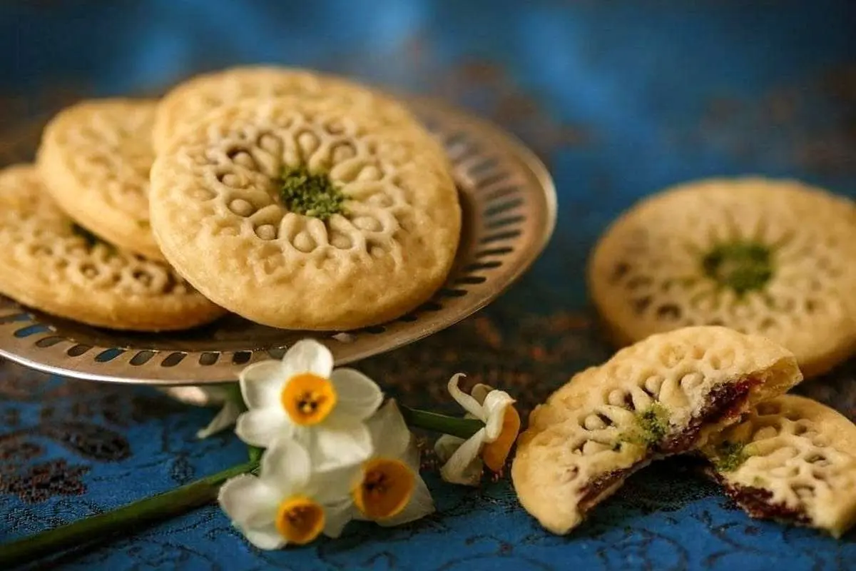 طرز تهیه شیرینی خرمایی خوشمزه و مقوی ویژه ماه رمضان