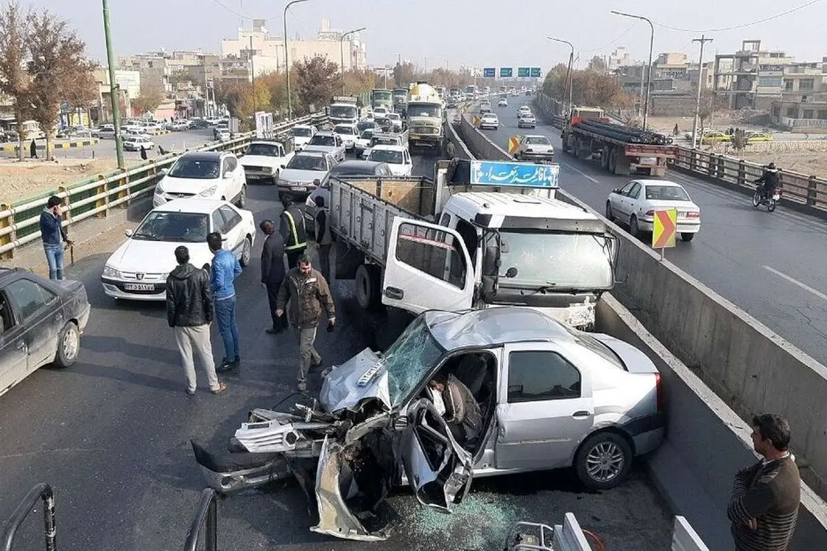 خطر مرگ در این جاده‌های تهران؛ نجات اورژانس از سقوط به دره
