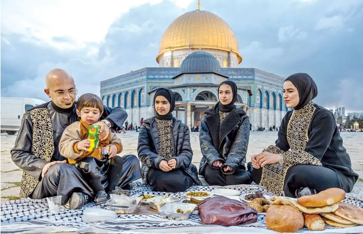 (تصاویر) افطار در مسجد الاقصی
