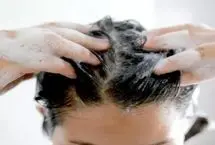 شامپو کردن مو‌ها یکبار در هفته یا هر روز؛ کدام بهتر است؟