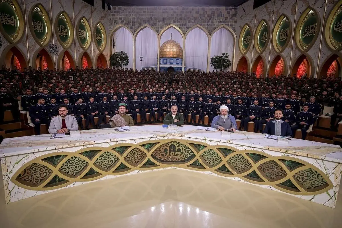 (ویدئو) همخوانی فوقالعاده هماهنگ دوقلوها در برنامه محفل