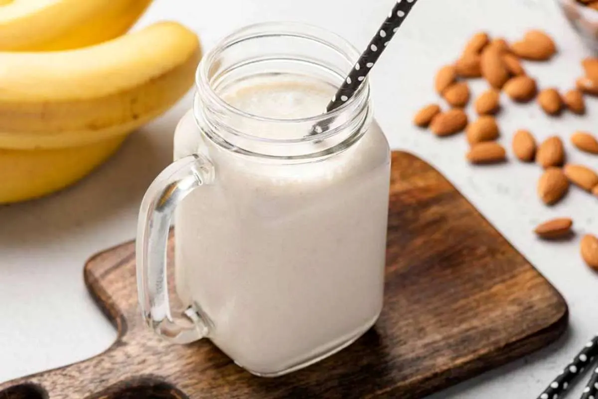 روش تهیه اسموتی موز و بادام، مناسب افطار