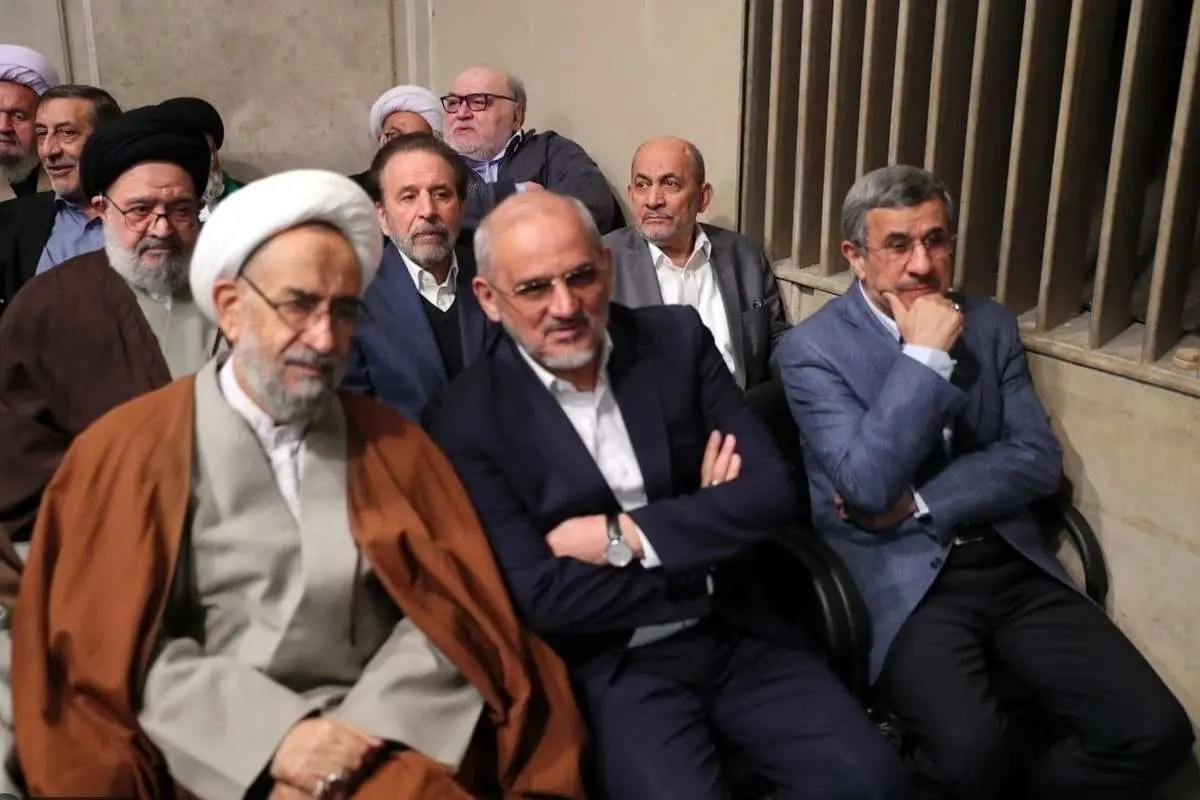 (تصویر) حضور احمدی‌نژاد و ظریف در دیدار مسئولان با رهبر انقلاب