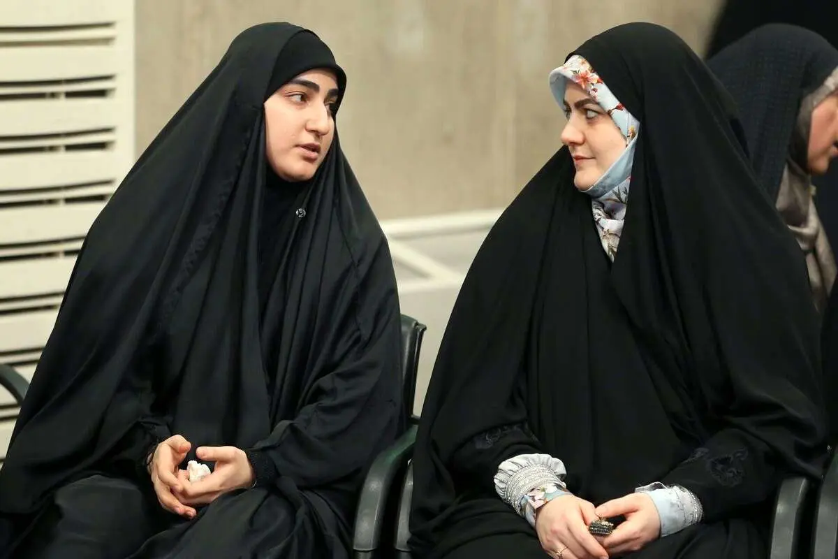(عکس) حضور دختر پزشکیان در دیدار مسئولان نظام با رهبر انقلاب