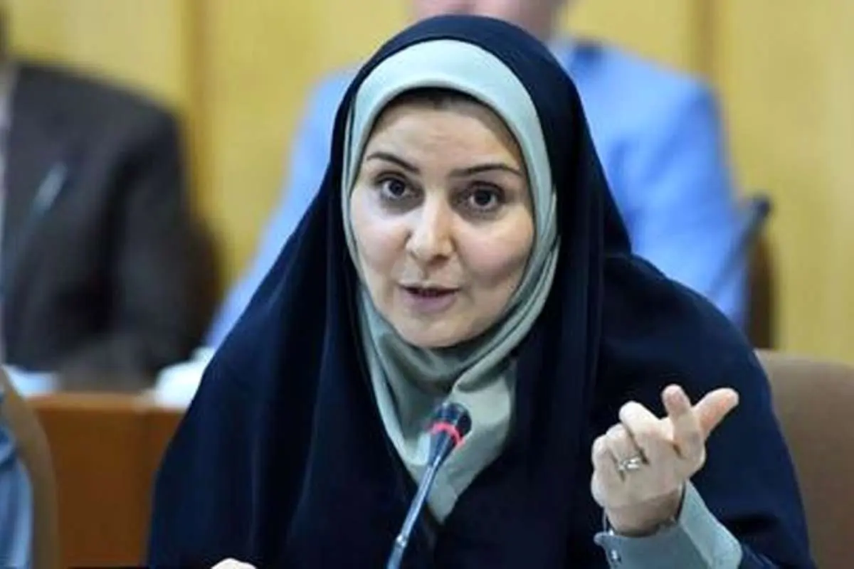 (ویدیو) ماجرای تپق زدن فرزانه صادق، وزیر راه در یک مراسم رسمی