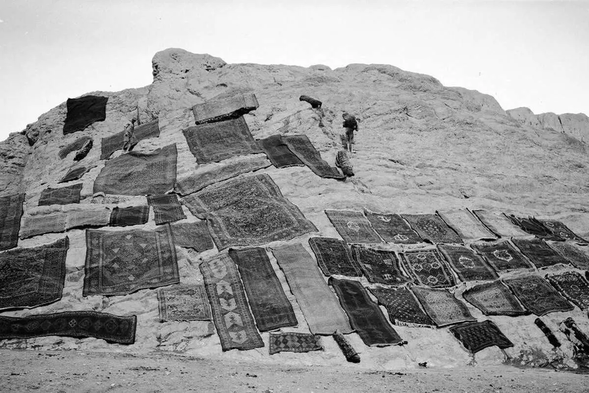 شستن فرش درآب چشمه ۸هزارساله