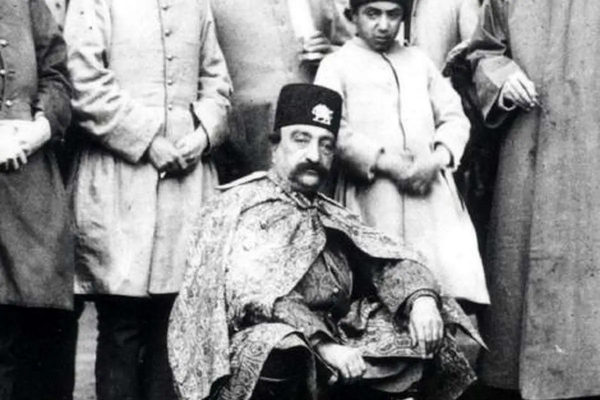 (تصویر) از عصرانه‌خوری همایونی تا گوساله‌ای که به حضور شاه آمد