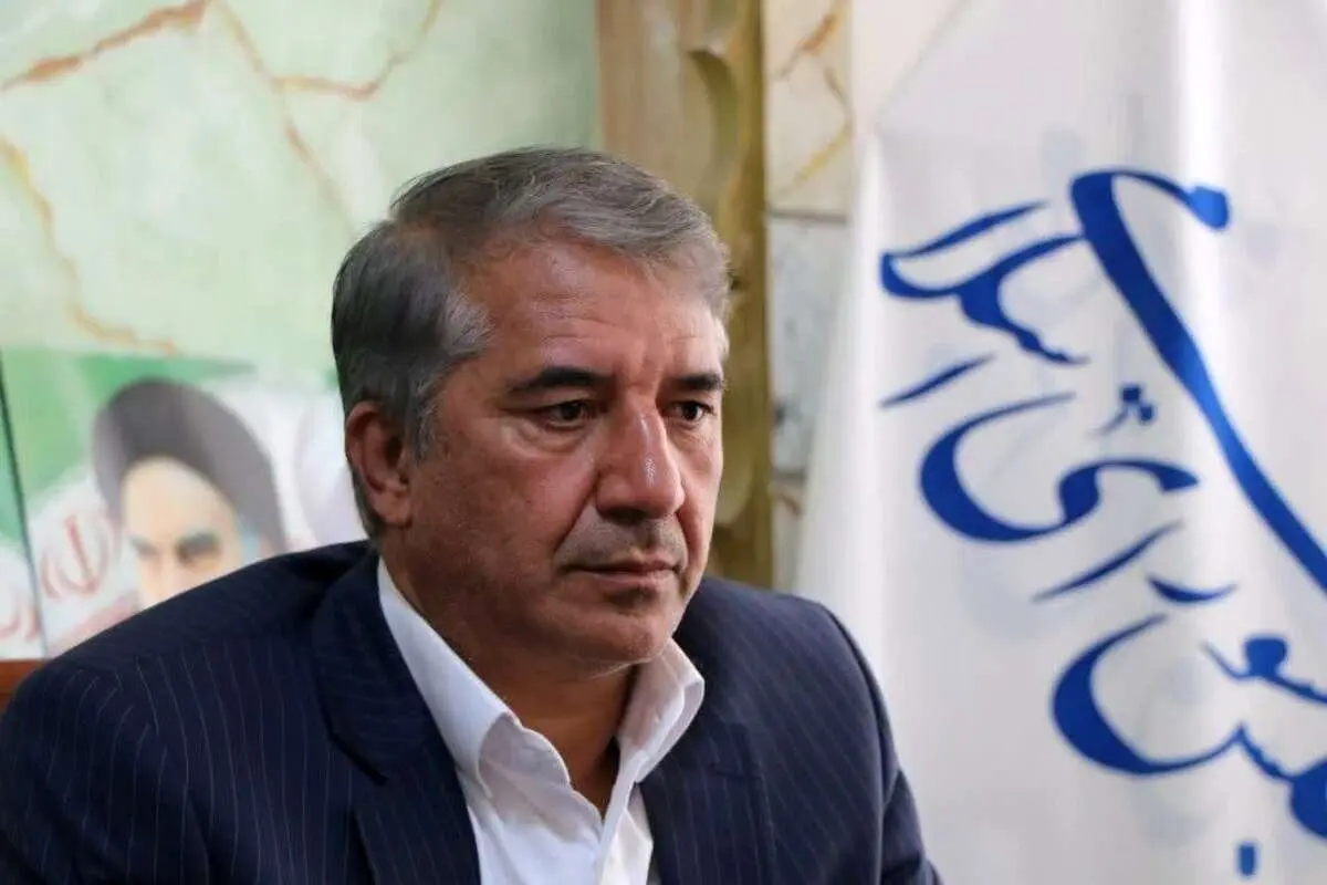دو ماه از روی کار آمدن وزیر اقتصاد نگذشته بود که برای نمایندگان پیامک آمد «همتی را استیضاح کنید!»