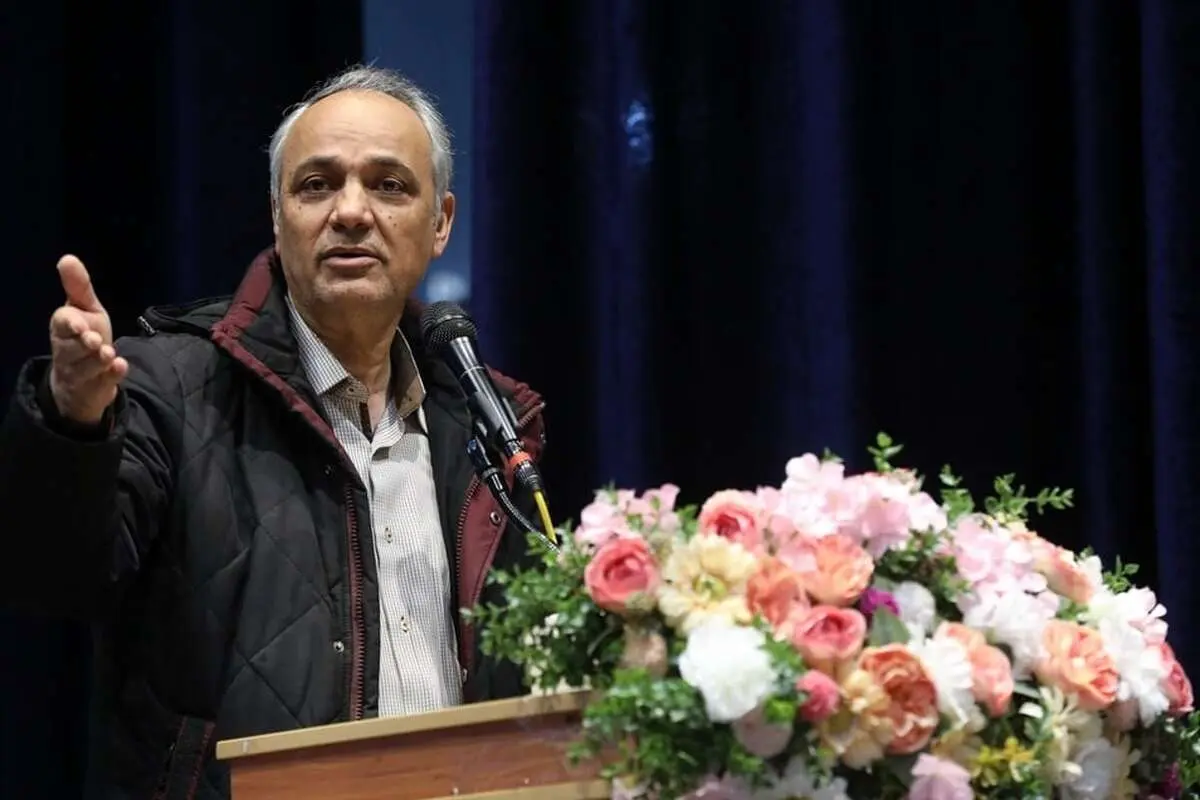 احمد زیدآبادی: نمایندۀ زرتشتیان و حجت شرعی؟