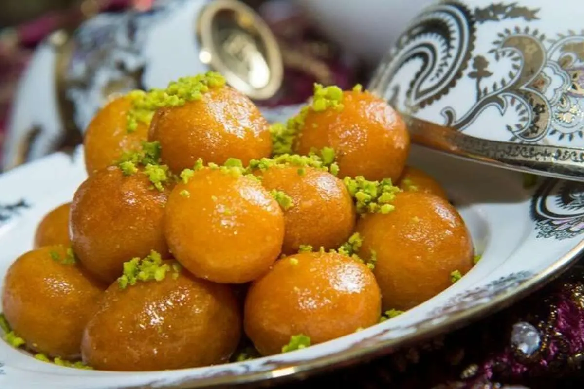 طرز تهیه لُقیمات ؛ دسر عربی با ماست برای افطارهای رمضان