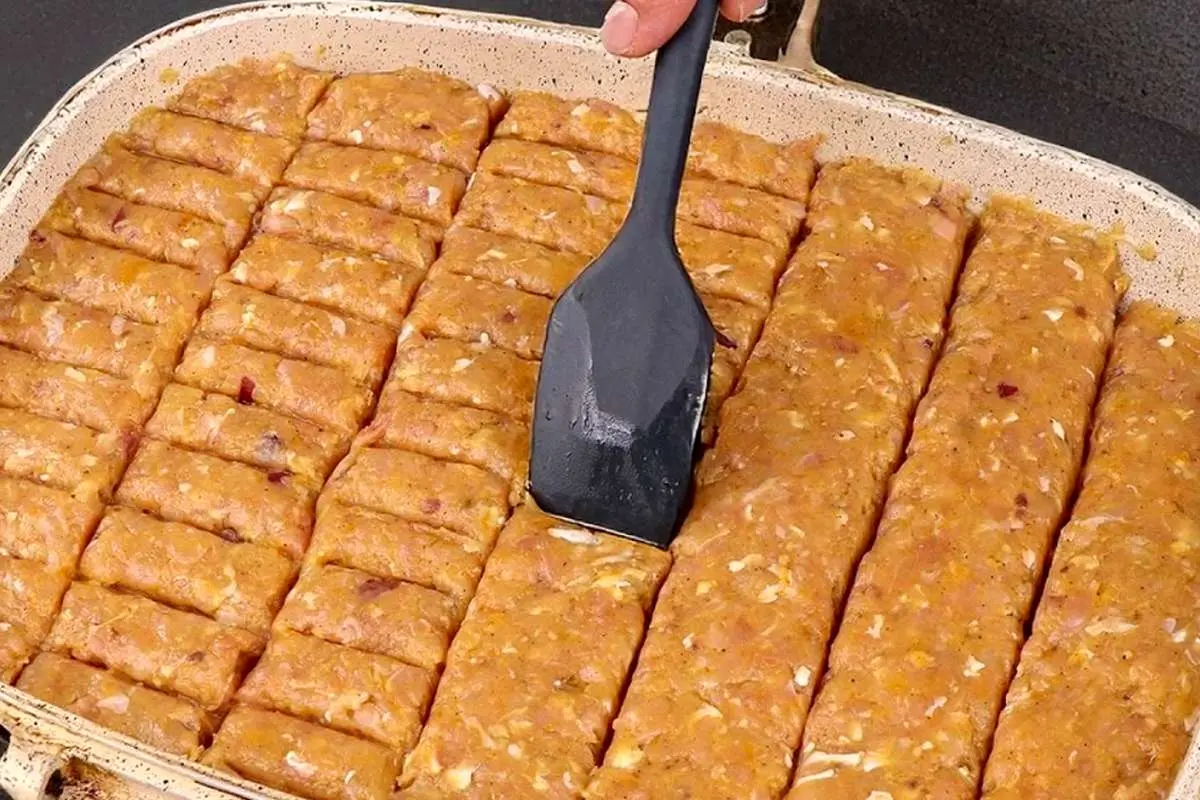(ویدیو) خوشمزهترین کباب مرغ ترش تابهای؛ کباب مرغ آبدار با سس انار و زعفران