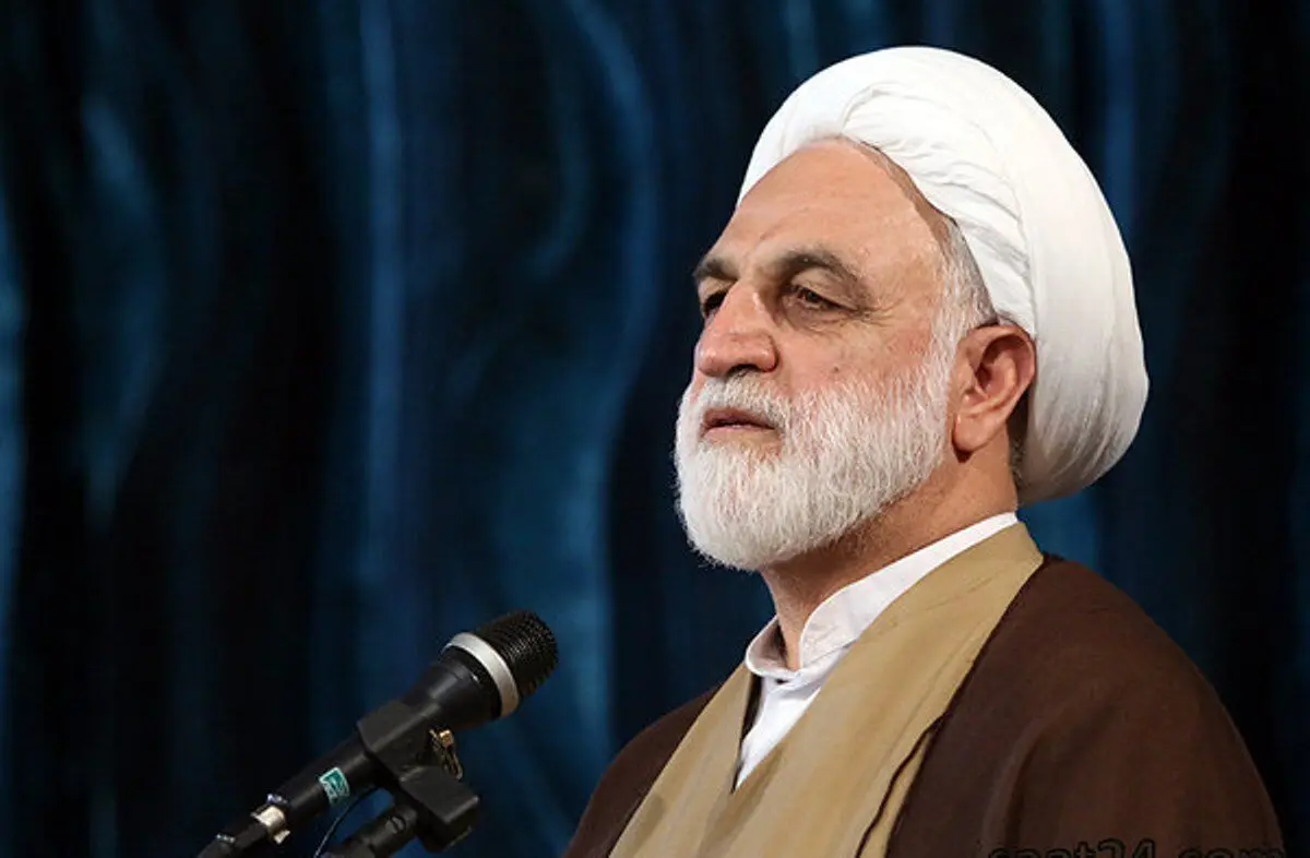 در شگفتم از کسانی که دل به وعده‌های دروغین و پوچ شیطان و شیطان‌صفتان می‌بندند؛ خلف...