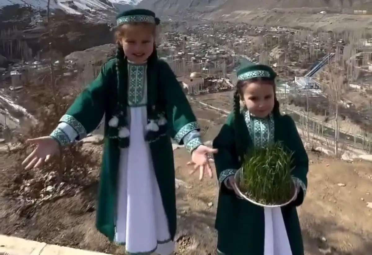 (ویدئو) تبریک نوروزی دو کودک پارسی‌گوی اهل کشمیر