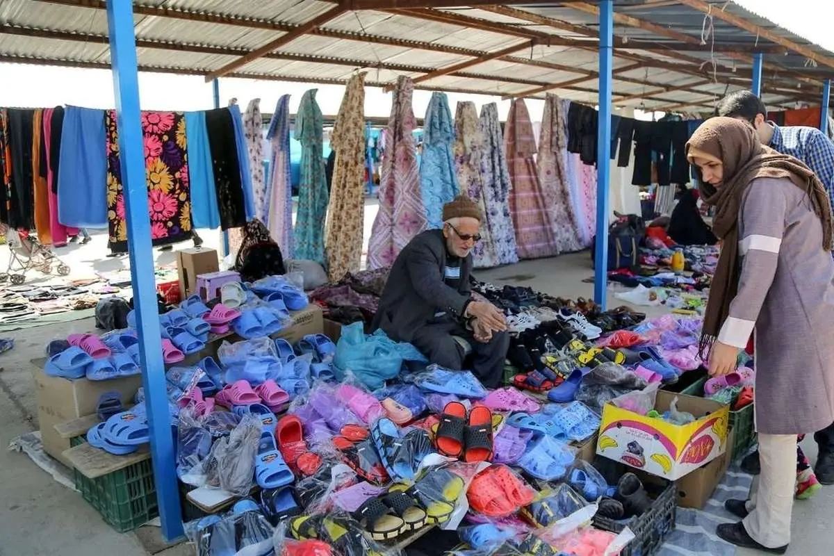 (ویدئو) مدیران صبح، کارگران شب: روایت دستفروشی در تهران