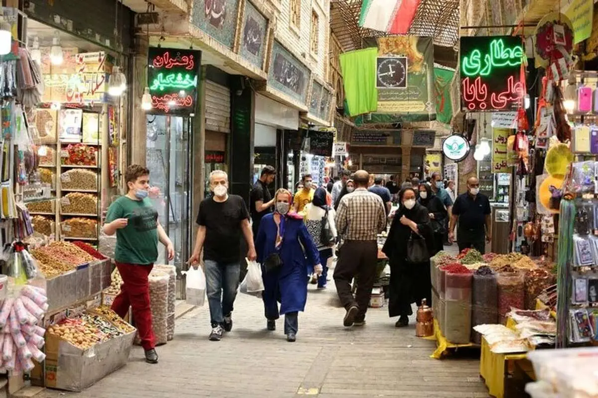 (تصویر) حال و هوای بازار شب عید تجریش؛ ۵۳ سال پیش
