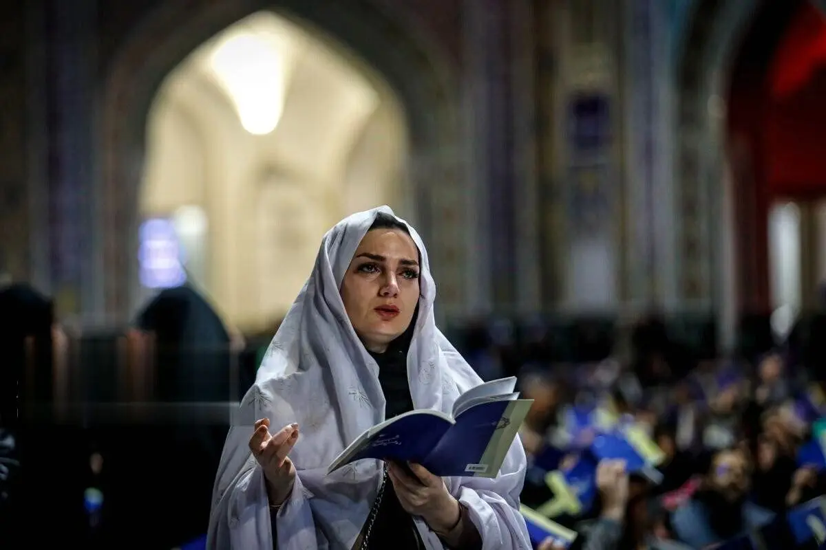(تصاویر) مراسم احیای اولین شب قدر در حرم امام رضا(ع)