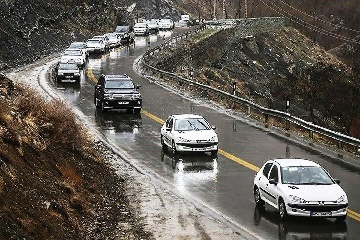 وضعیت جاده‌ها در آخرین ساعات سال ۱۴۰۳؛ بارش باران و ترافیک نیمه سنگین در ۱۴ استان
