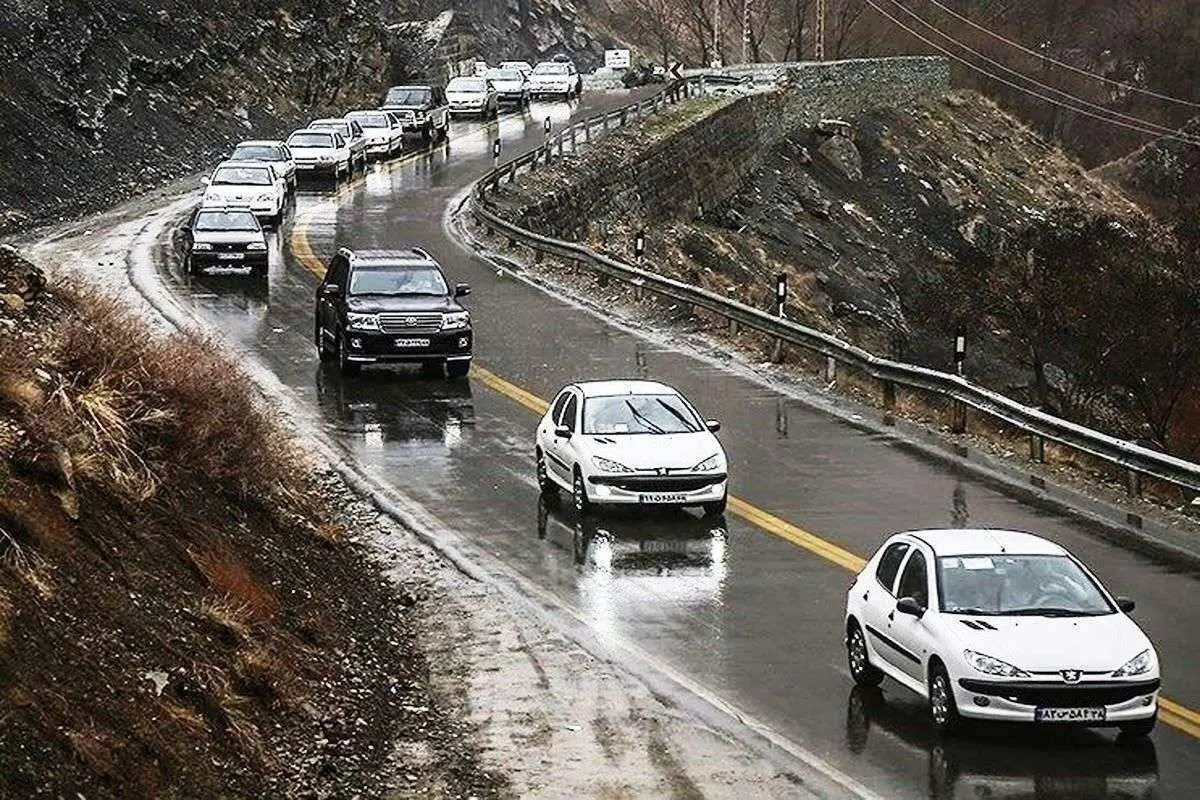 وضعیت جاده‌ها در آخرین ساعات سال ۱۴۰۳؛ بارش باران و ترافیک نیمه سنگین در ۱۴ استان