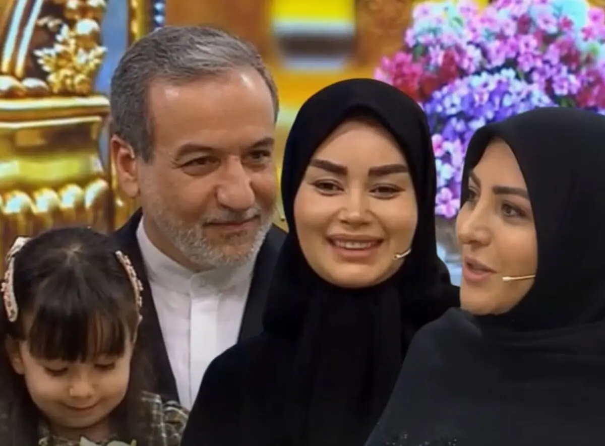 (ویدئو) حضور همسر و فرزند عراقچی برای اولین بار روی آنتن زنده