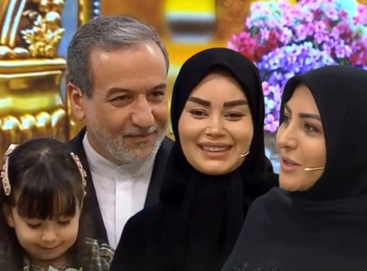(ویدئو) حضور همسر و فرزند عراقچی برای اولین بار روی آنتن زنده