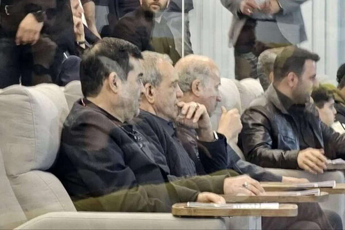 رییس جمهور تماشاگر بازی ایران- امارات در ورزشگاه آزادی