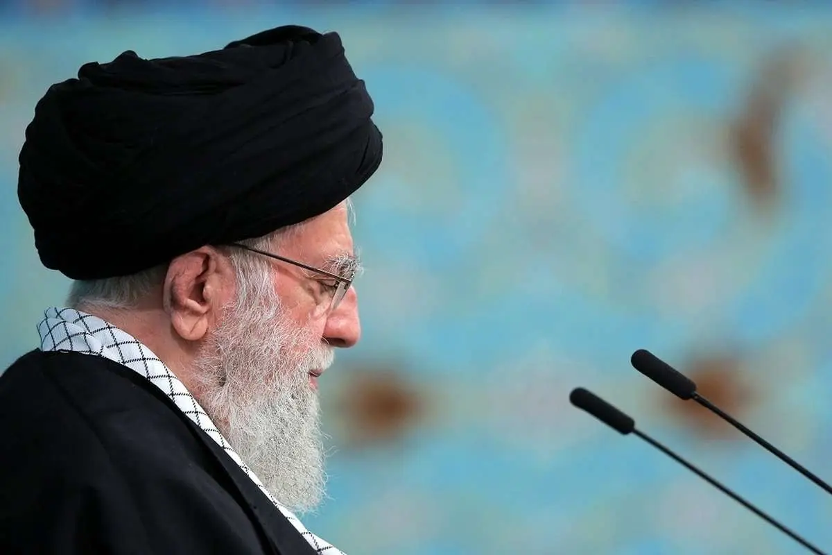 پاسخ رهبر انقلاب به سخنان یک دانشجو درباره نفوذ یک تفکر میان مسئولان نظامی و امنیتی؛ این حرف درست نیست