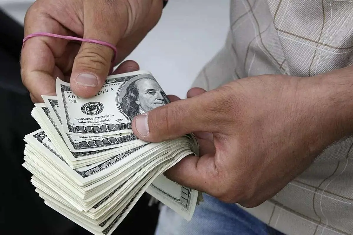 ۴ علت اصلی افزایش قیمت دلار؛ نقشه بانک مرکزی برای جنگ با بحران ارزی