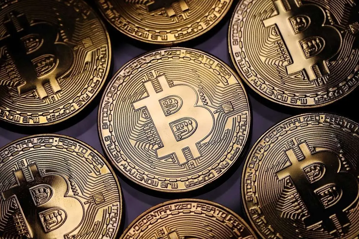قیمت ارز‌های دیجیتال امروز شنبه ۲۵ اسفند؛ بیت‌کوین جان گرفت