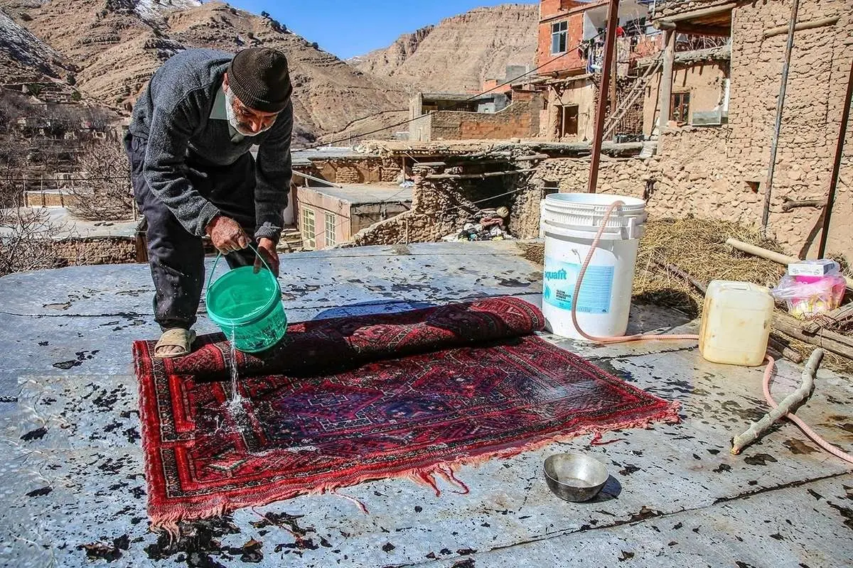 (تصاویر) آیین سنتی خانه تکانی در روستای اسفیدان