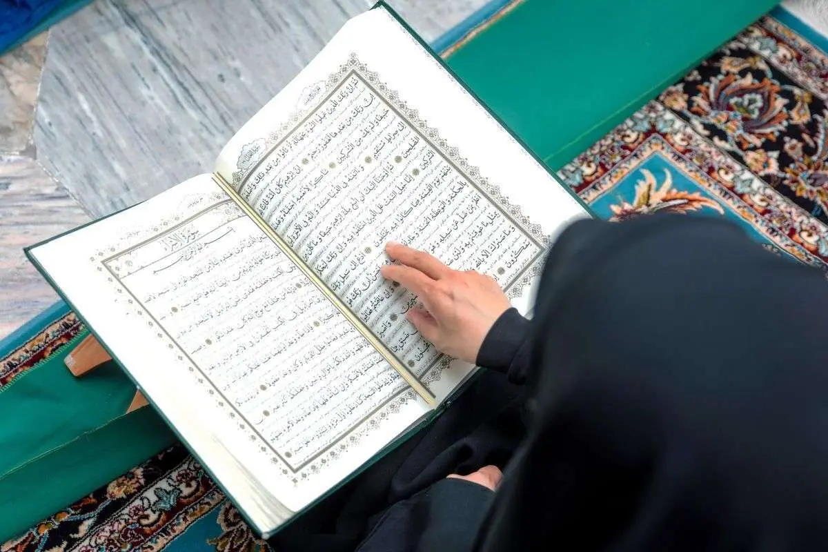 خواندن چه سورهها و دعایی در روزهای رمضان، باعث آمرزش گناهان می شود؟