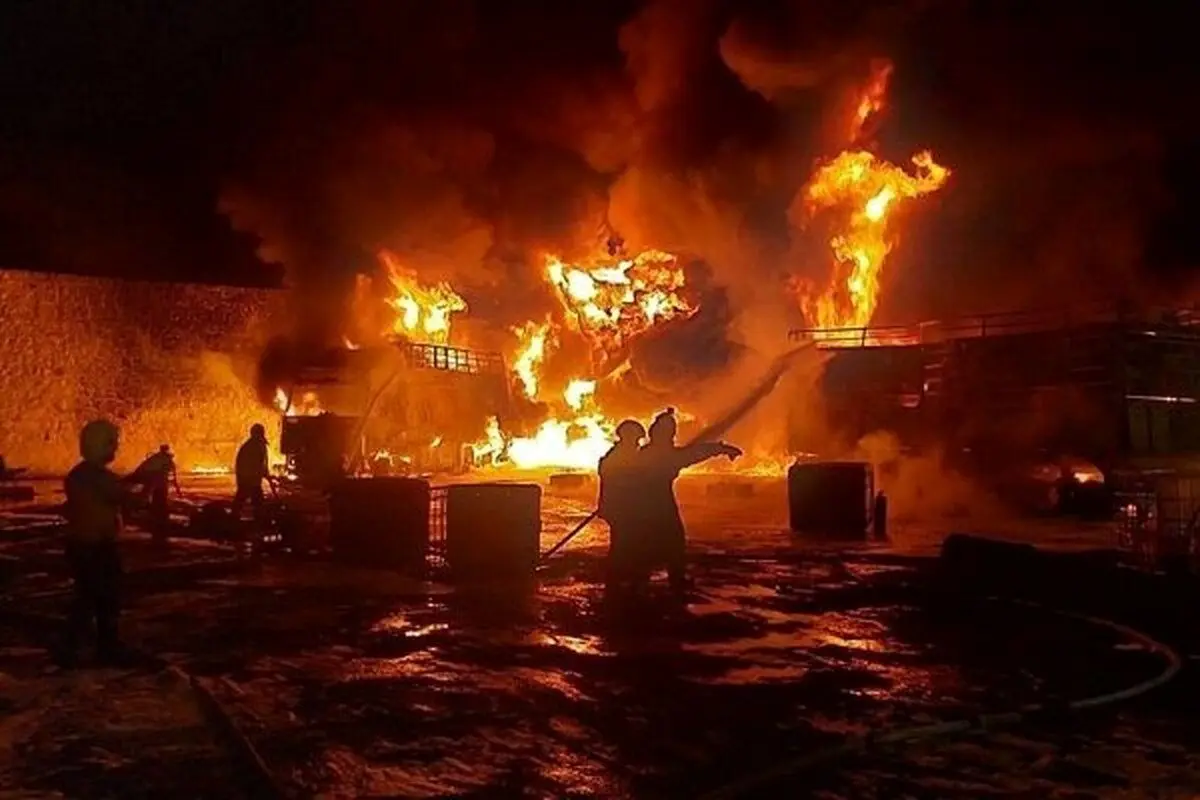 (تصاویر) آتش‌سوزی گسترده نزدیک فرودگاه حلب سوریه