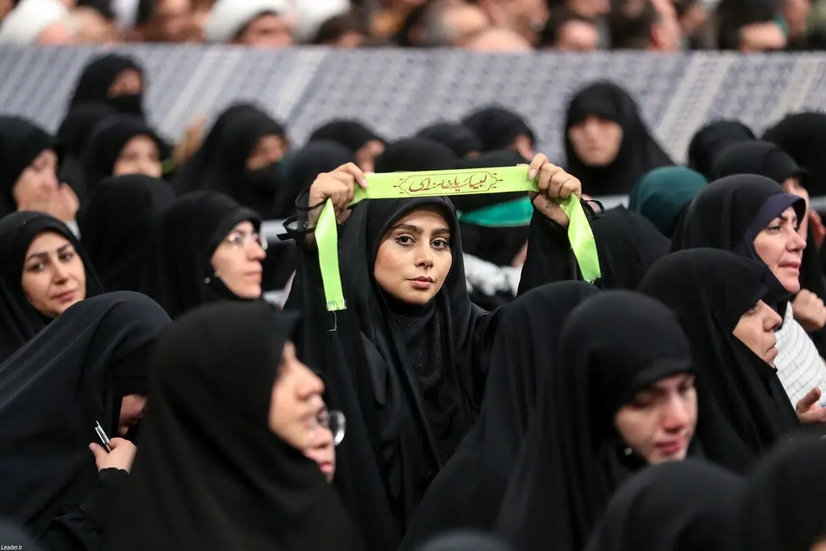 (تصاویر) حاشیه‌هایی از دیدار نوروزی تهرانی‌ها با رهبر انقلاب